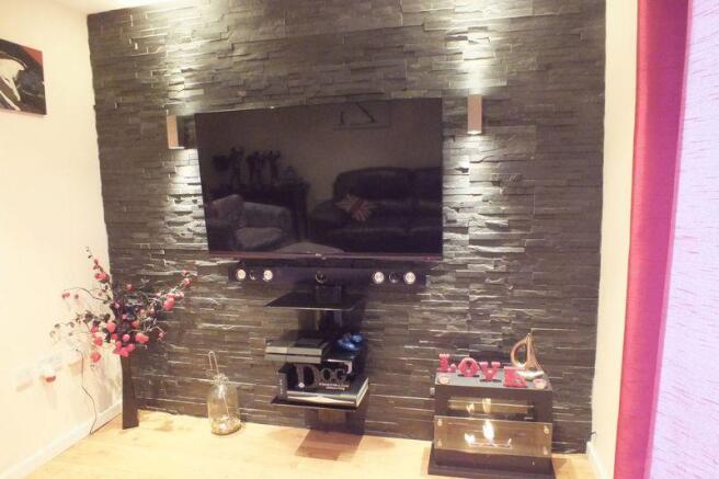 LOUNGE FEATURE...