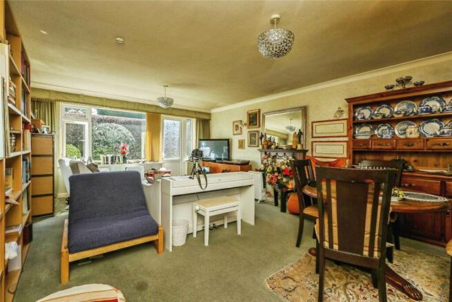 2 bed Flat for sale Image 7