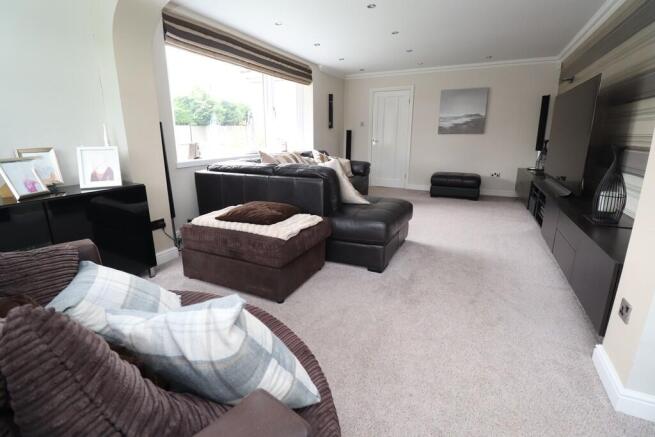 4 bed Detached for sale Image 9