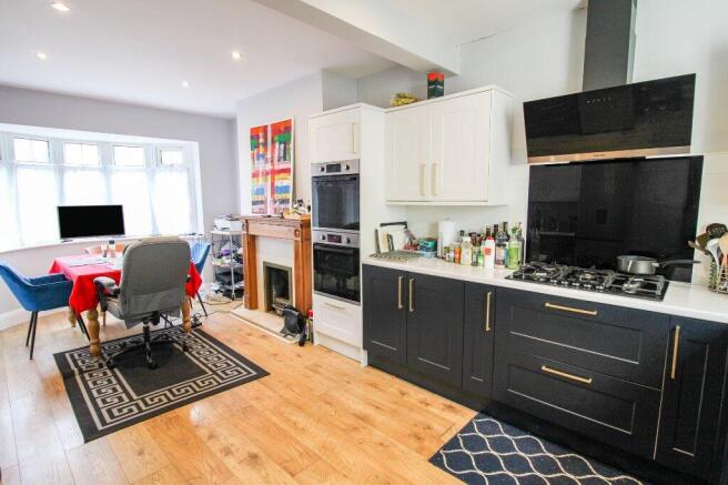 4 bed Detached for sale Image 4