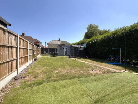 Well-Appointed Rear Garden 692