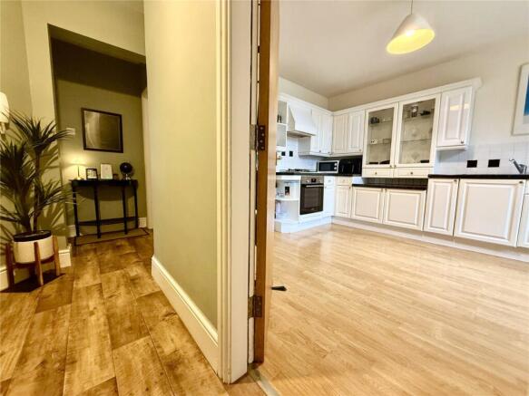 2 bed Apartment for sale Image 6
