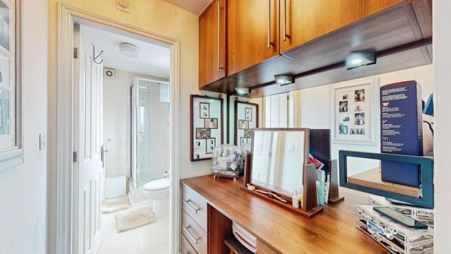 5 bed Detached for sale Image 11