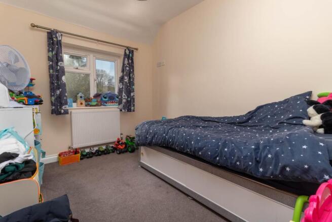 Small rear bedroom.jpg