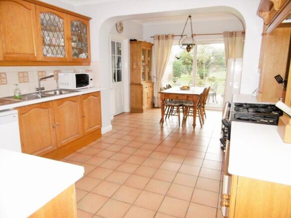Kitchen/Breakfast...