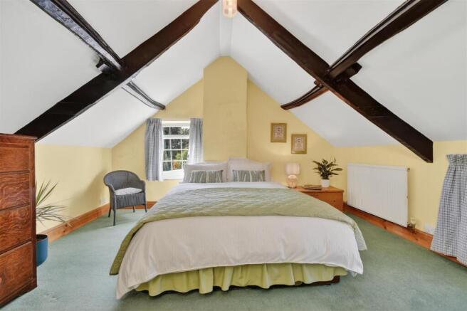 5 bed Semi-Detached for sale Image 7