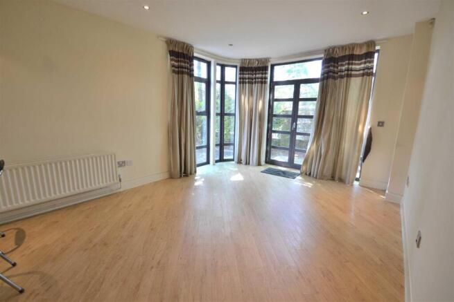 Lounge/Kitchen