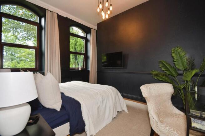 4 bed House for sale Image 10