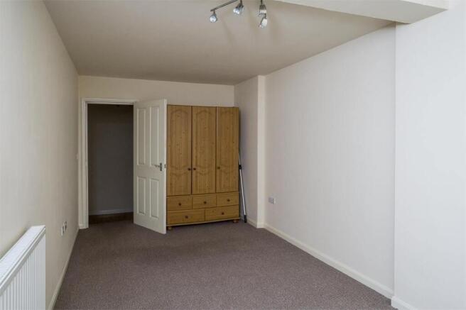 3 bed Flat to rent Image 5