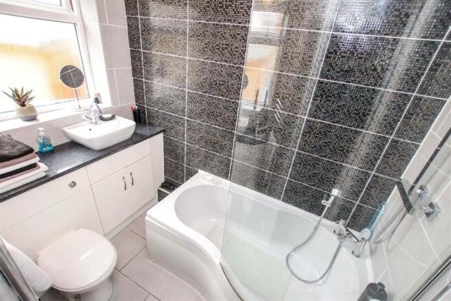 GROUND FLOOR BATHROOM