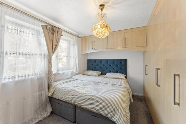 Westcombe Lodge, Hayes, Middlesex, UB4 8HQ photo 4