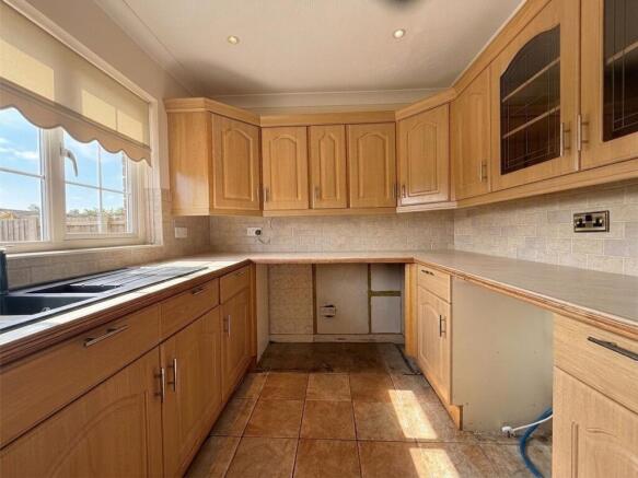 3 bed Semi-Detached Bungalow for sale Image 6