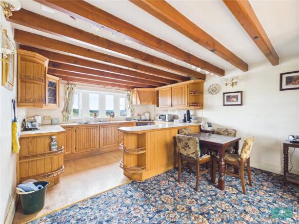 4 bed Detached for sale Image 3