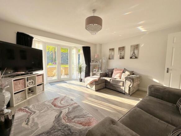 5 bed Detached for sale Image 6