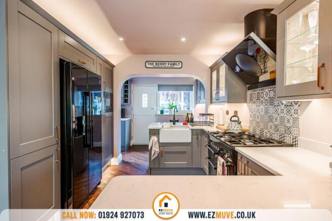 5 bed Detached for sale Image 12