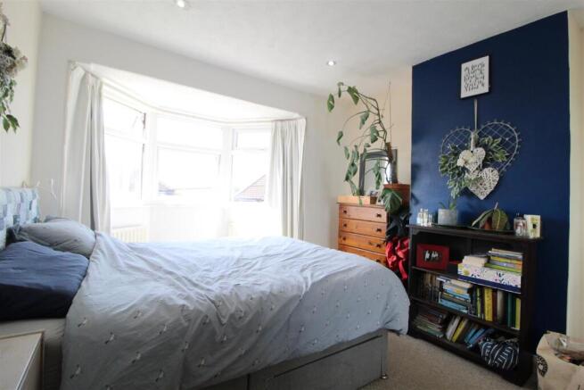 4 bed Semi-Detached to rent Image 8