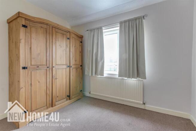 MASTER BEDROOM: