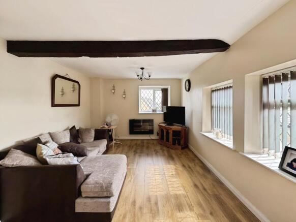 5 bed Detached for sale Image 12
