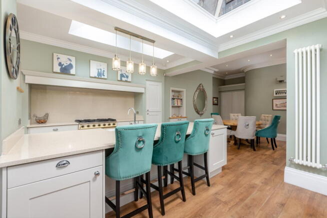 5 bed Semi-Detached for sale Image 10