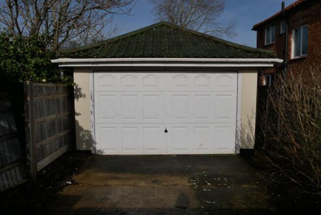 DOUBLE GARAGE