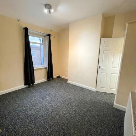 2 bed Terraced to rent Image 5