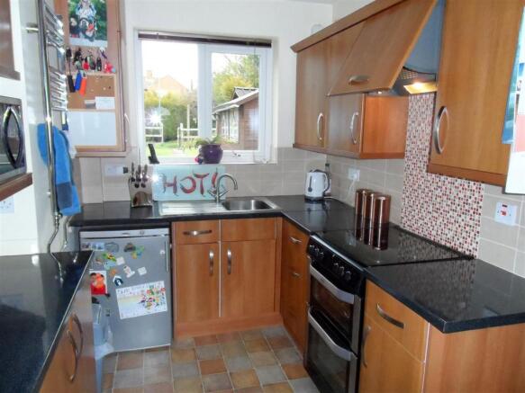 FITTED KITCHEN