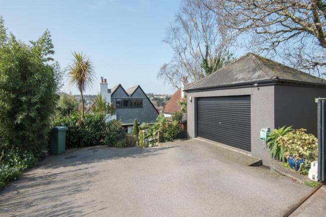 DETACHED GARAGE