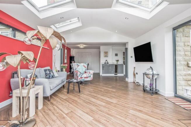 4 bed Detached for sale Image 5
