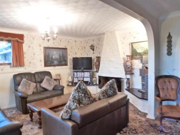 OPEN PLAN LOUNGE