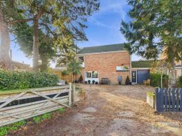 7, Cedar Close, Brandon IP27 9QN