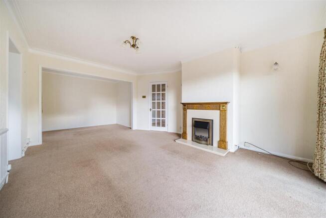 6 Glentrammon Gardens 4.jpg