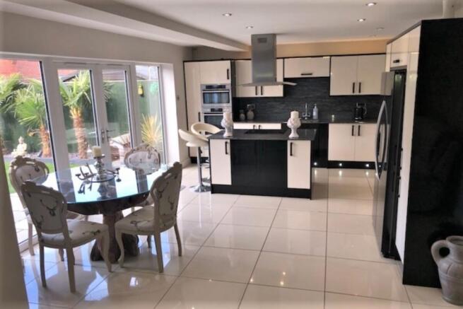 Open Plan Kitchen / Dining Room