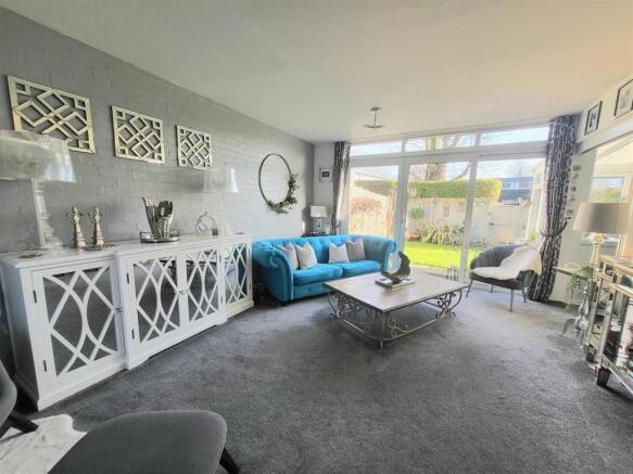 Lounge 1