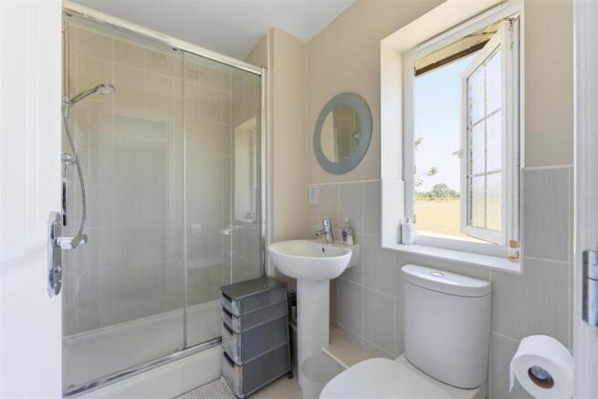 4 bed Detached for sale Image 12