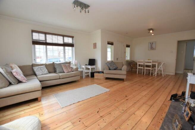 Lounge/dining room