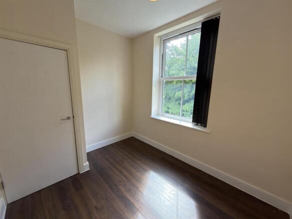 2 bed Apartment to rent Image 5