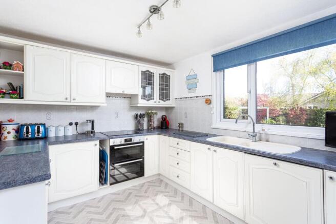 4 bed Detached for sale Image 9