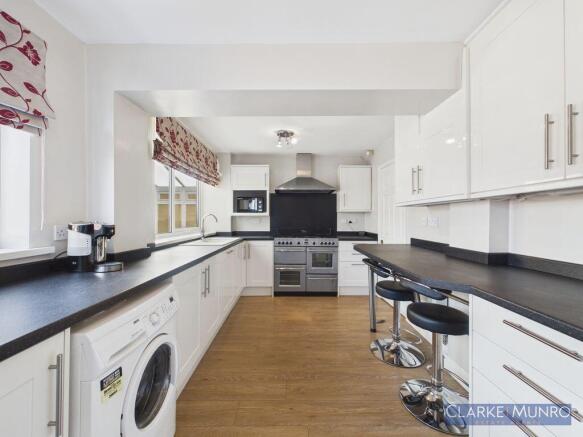 3 bed Semi-Detached for sale Image 8