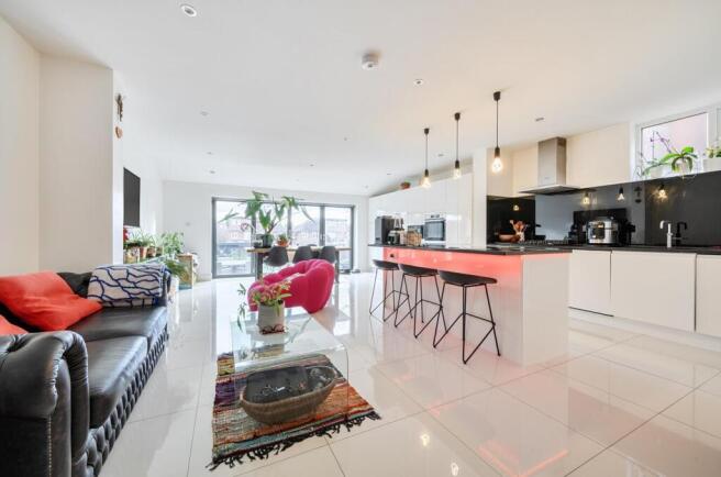 Lynton Mead, Totteridge photo 2