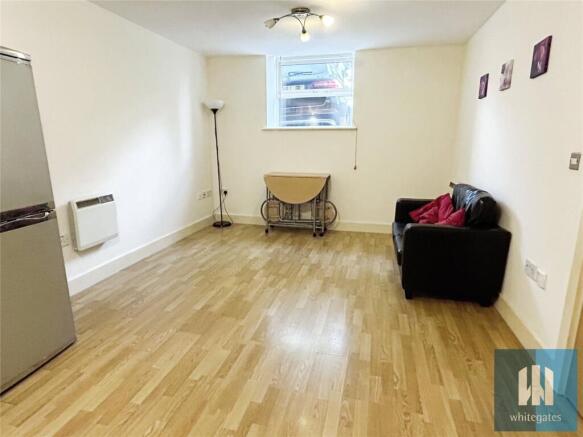 2 bed Apartment to rent Image 4