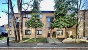 11, 14 Aldermead, Pownall Gardens, Hounslow TW3 1YR