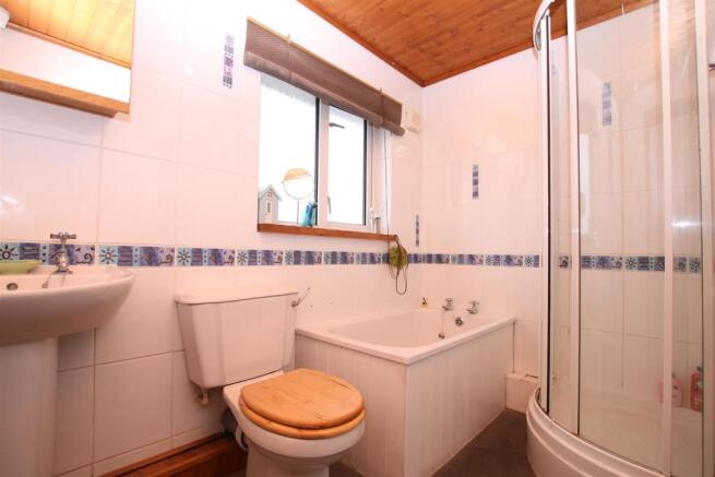 Bathroom.JPG