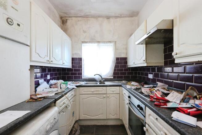 3 bed Terraced for sale Image 8