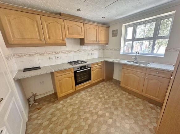 Bristowe Drive, Orsett photo 5