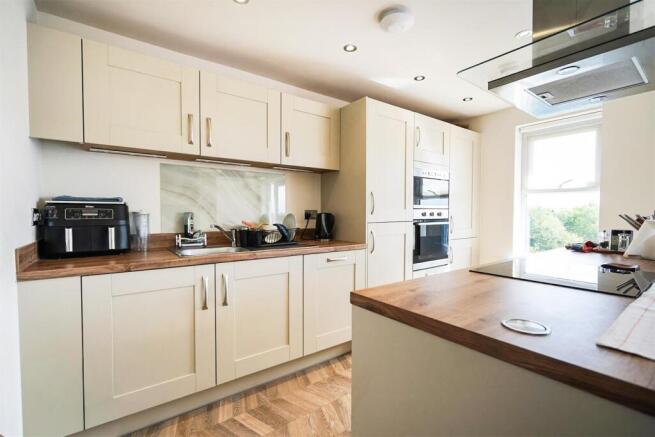 2 bed Apartment for sale Image 9