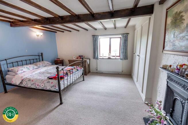 5 bed House for sale Image 10