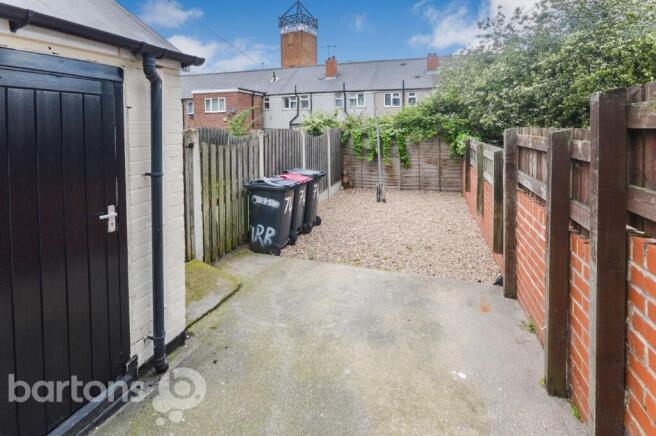 2 bed Terraced to rent Image 6