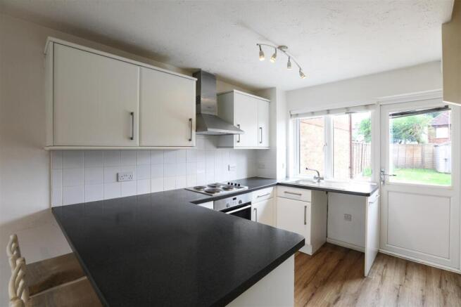 15 Kitchen.jpg