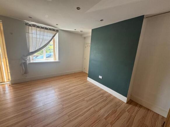 1 bed Apartment to rent Image 10