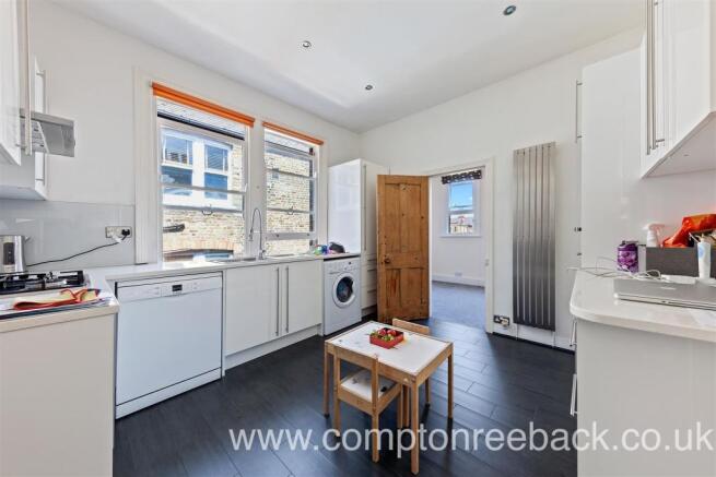 Delaware Mansions, W9- Kitchen-03.jpg